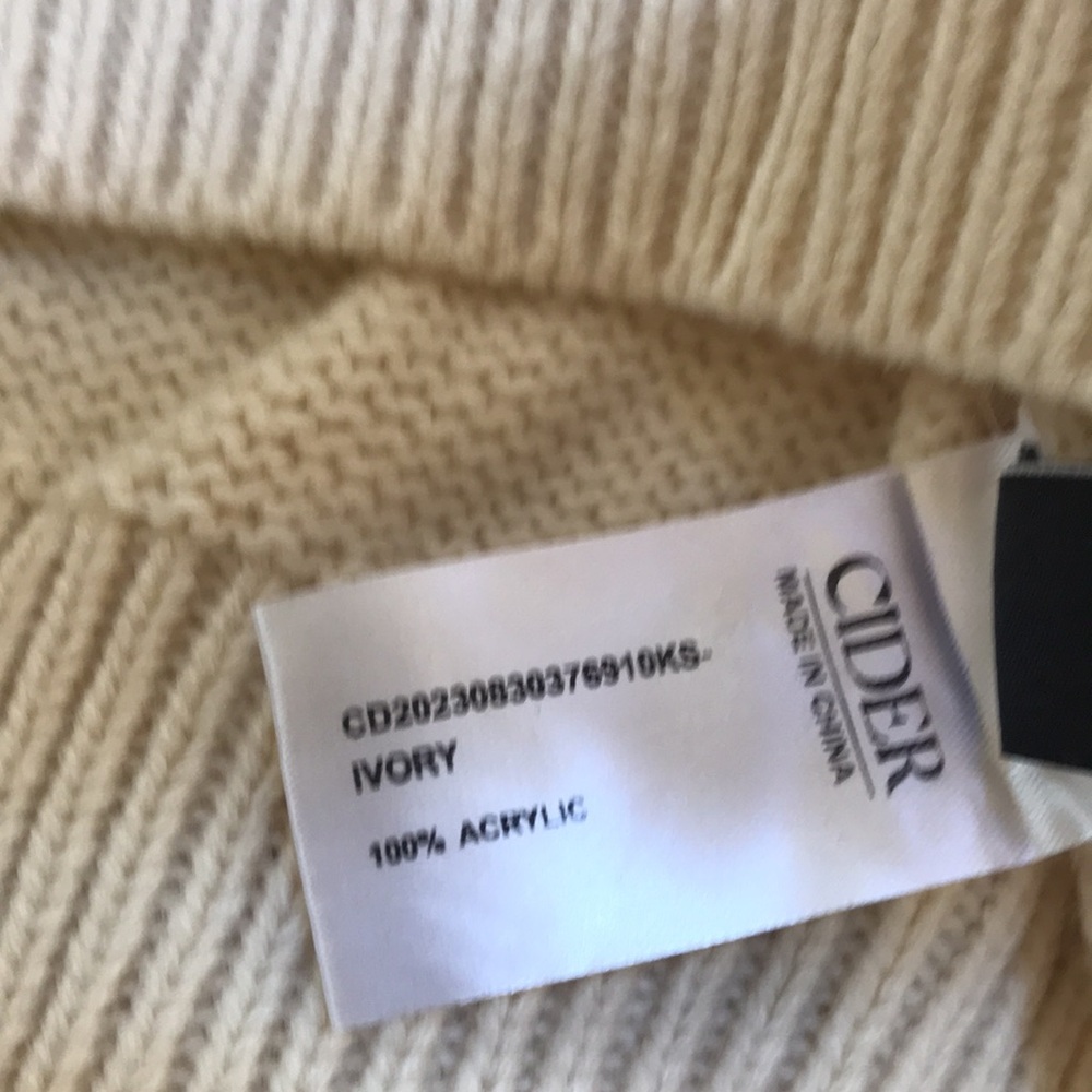 Cider small ivory goose pattern crew neck knit sweater. - Picture 10 of 13